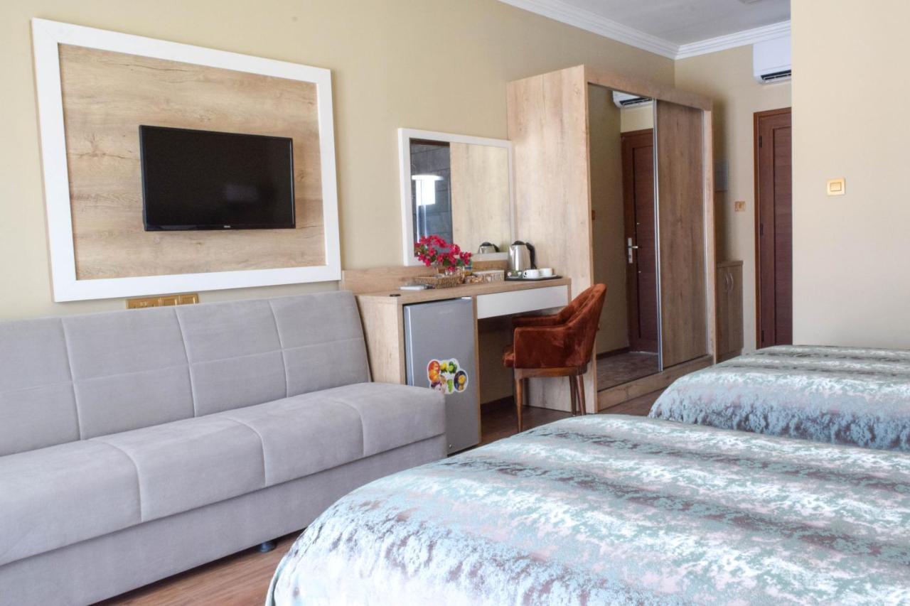 Golden Palms Guest House & Cafe Famagusta  Exterior photo